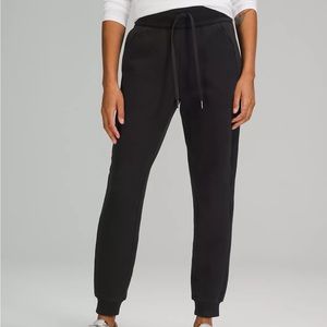 Lululemon Scuba High Rise Jogger in Black
